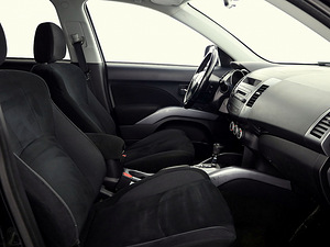 Mitsubishi Outlander Comfort 4x4 ATM 2.4 125kW (6 foto / 8)