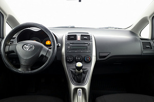 Toyota Auris Linea Sol 1.6 91kW (5 foto / 8)