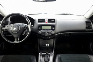 Honda Accord Luxury ATM 2.0 114kW (5 foto / 7)