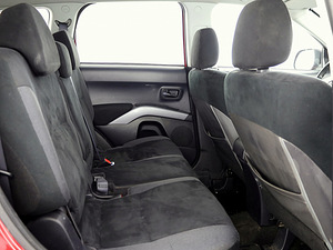 Mitsubishi Outlander Comfort ATM 2.4 125kW (7 foto / 8)
