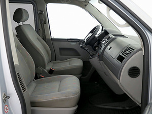 Volkswagen Transporter Kombi Passenger 2.5 TDI 96kW (6 foto / 8)