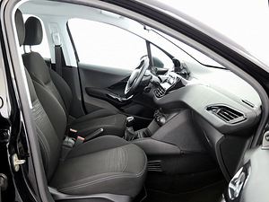 Peugeot 208 Elegance 1.0 50kW (6 foto / 7)