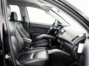 Mitsubishi Outlander Luxury 2.0 DI-D 103kW (6 foto / 7)