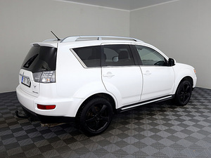 Mitsubishi Outlander Luxury Facelift ATM 2.2 Di-D 115kW (3 foto / 9)