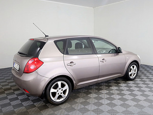 Kia Ceed Elegance 1.6 90kW (3 фото из 7)