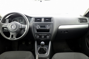 Volkswagen Jetta Comfortline 1.2 77kW (5 foto / 7)