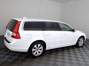 Volvo V70 Summum Facelift ATM 2.4 D5 136kW (3 foto / 7)