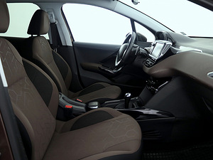 Peugeot 2008 Elegance ATM 1.6 HDi 68kW (6 foto / 7)