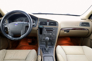 Volvo V70 Summum ATM 2.4 D5 120kW (5 foto / 7)