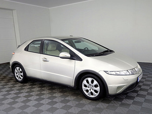 Honda Civic Elegance 1.8 103kW (1 foto / 7)