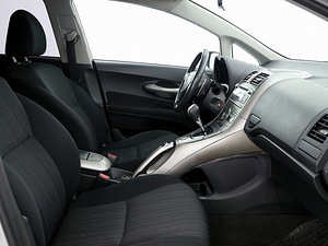 Toyota Auris Linea Sol ATM 1.6 91kW (6 foto / 9)