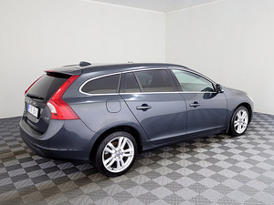 Volvo V60 Summum 2.0 D5 120kW (3 foto / 8)