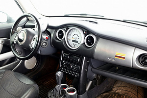 MINI Cooper Comfort ATM 1.6 85kW (5 foto / 8)