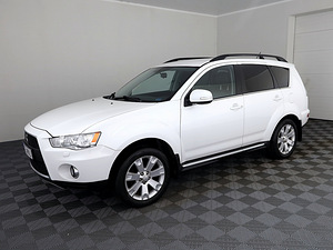 Mitsubishi Outlander Luxury Facelift ATM 2.4 125kW (2 foto / 9)