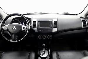 Mitsubishi Outlander Luxury Facelift ATM 2.4 125kW (5 foto / 9)