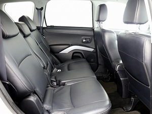 Mitsubishi Outlander Luxury Facelift ATM 2.4 125kW (7 foto / 9)