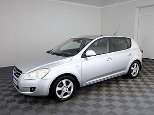 Kia Ceed Elegance ATM 1.6 90kW (2 foto / 7)