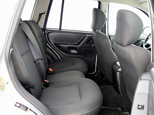 Jeep Grand Cherokee Laredo ATM 2.7 CRD 120kW (7 foto / 8)