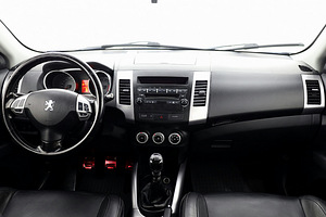 Peugeot 4007 Luxury 2.2 HDi 115kW (5 foto / 9)