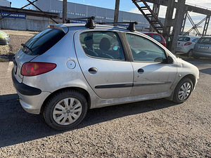 Peugeot 206 Elegance 1.4 HDi 50kW (3 foto / 7)