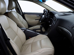 Volvo V70 Summum AWD 4x4 2.4 D5 136kW (6 foto / 7)