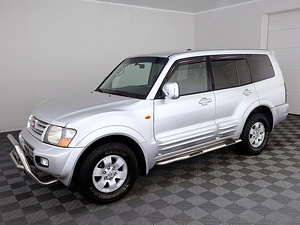 Mitsubishi Pajero Luxury ATM 3.2 DI-D 121kW (2 foto / 8)