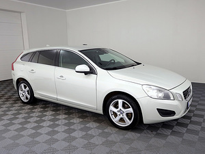 Volvo V60 Summum 2.0 D5 120kW (1 foto / 7)