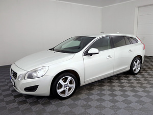 Volvo V60 Summum 2.0 D5 120kW (2 foto / 7)