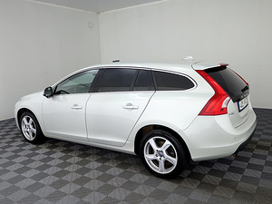 Volvo V60 Summum 2.0 D5 120kW (4 foto / 7)