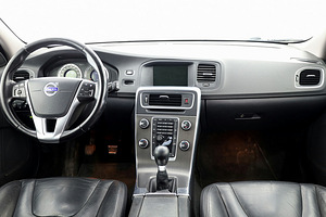 Volvo V60 Summum 2.0 D5 120kW (5 foto / 7)
