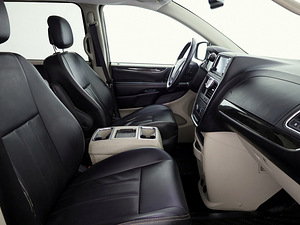 Chrysler Town and Country Luxury Facelift 3.6 208kW (6 foto / 9)