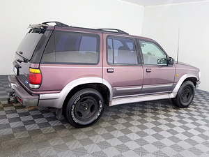 Ford Explorer Luxury 4.0 152kW (3 foto / 7)