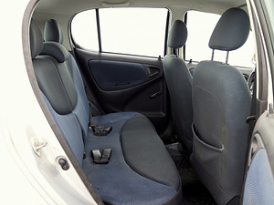 Toyota Yaris Linea Sol Facelift A-C 1.5 78kW (7 foto / 8)