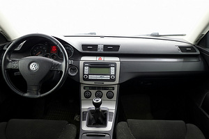 Volkswagen Passat Comfortline 2.0 110kW (5 foto / 7)