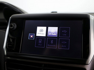 Peugeot 2008 Elegance ATM 1.2 60kW (8 foto / 9)