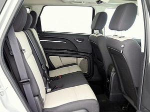Dodge Journey Comfort ATM 2.0 CRD 103kW (7 foto / 8)