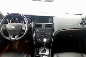 Renault Latitude Initiale Paris ATM 2.0 dCi 127kW (5 foto / 9)