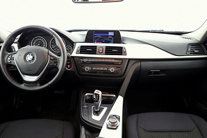 BMW 320 xDrive Touring ATM 2.0 D 135kW (5 foto / 8)