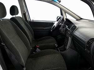 Opel Zafira Comfort ATM 2.2 108kW (6 foto / 8)