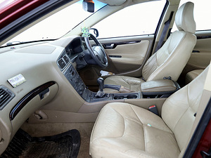 Volvo V70 Summum 2.4 D5 120kW (6 foto / 7)