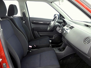 Suzuki Swift Elegance 1.3 68kW (6 foto / 8)