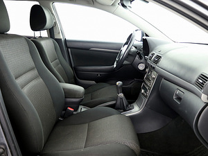 Toyota Avensis Linea Sol Facelift 1.8 95kW (6 foto / 7)