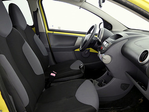Peugeot 107 Elegance 1.0 50kW (6 foto / 7)