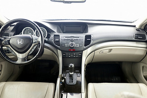 Honda Accord Luxury ATM 2.2 i-DTEC 110kW (5 foto / 7)