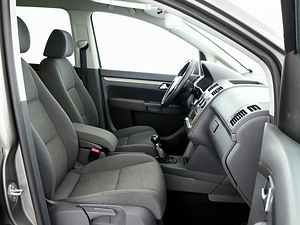 Volkswagen Touran Comfortline Facelift 1.9 TDI 66kW (6 фото из 7)