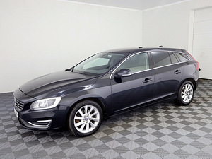 Volvo V60 Summum Facelift ATM 2.0 D5 133kW (2 foto / 7)