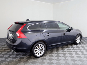 Volvo V60 Summum Facelift ATM 2.0 D5 133kW (3 foto / 7)
