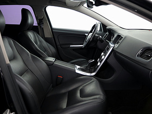 Volvo V60 Summum Facelift ATM 2.0 D5 133kW (6 foto / 7)