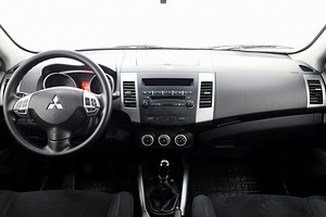 Mitsubishi Outlander Comfort 2.0 Di-D 103kW (5 foto / 7)