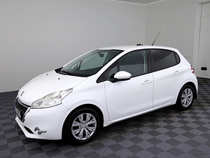Peugeot 208 Elegance 1.2 60kW (2 foto / 7)